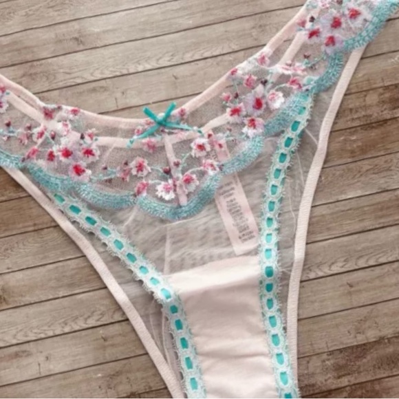 CLEARANCE $̶4̶0̶ Victoria’s Secret Dream Angels Brazilian Panty - Picture 2 of 4